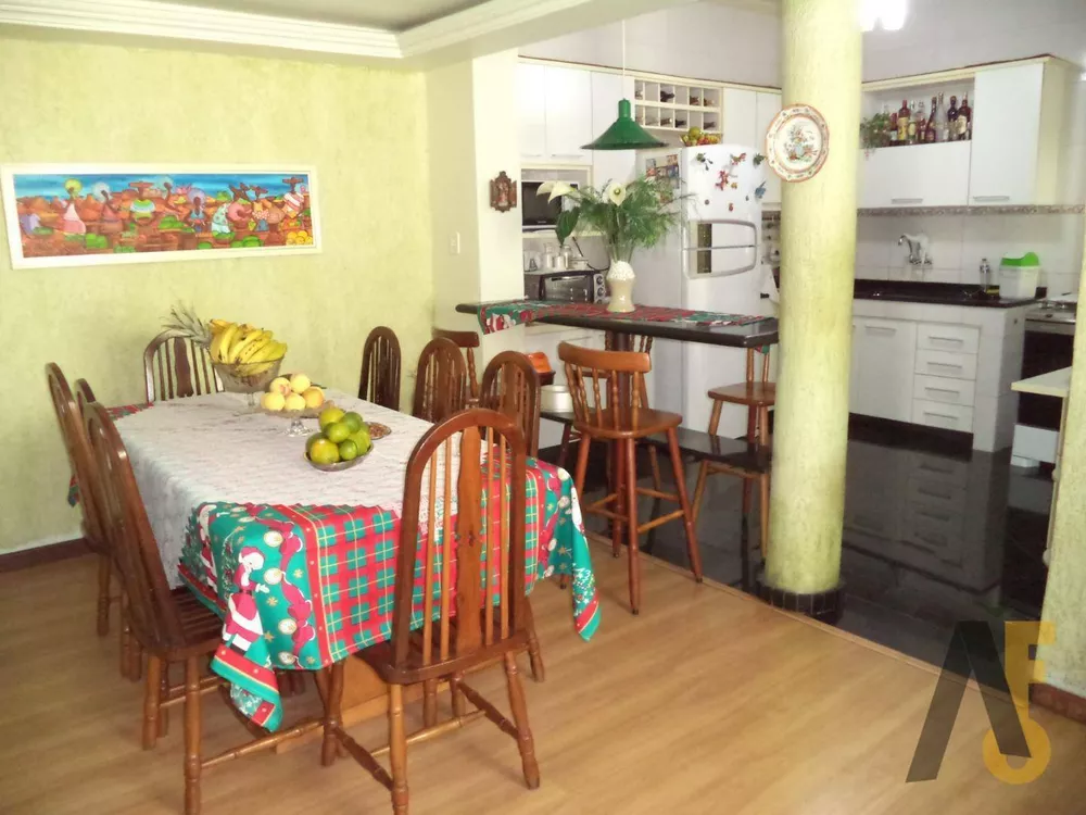 Casa, 3 quartos, 220 m² - Foto 1