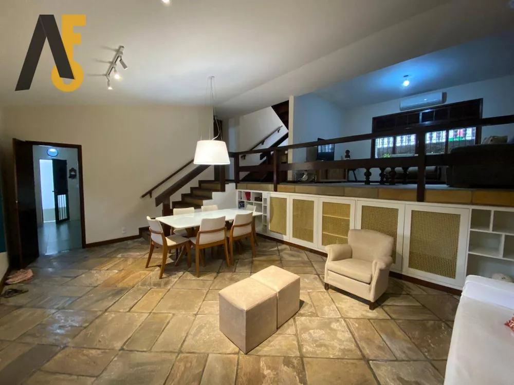 Casa de Condomínio à venda com 4 quartos, 261m² - Foto 1