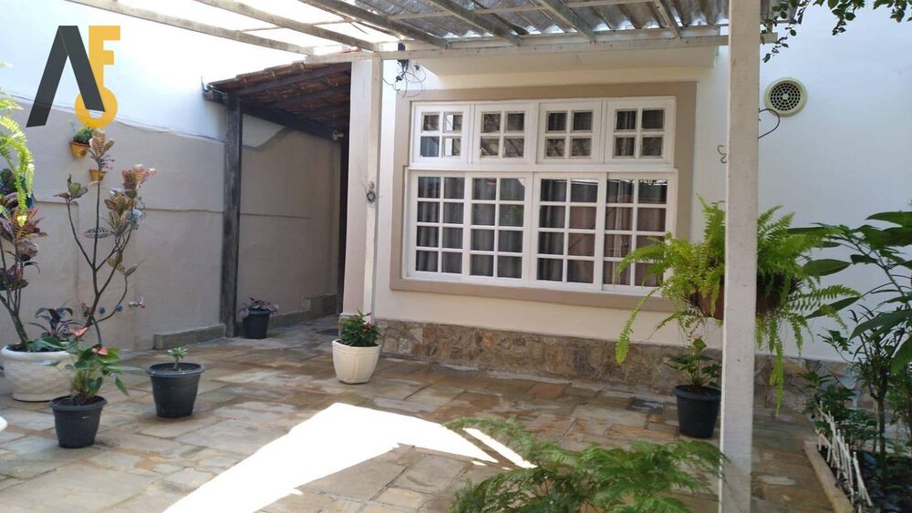 Casa, 4 quartos, 258 m² - Foto 1