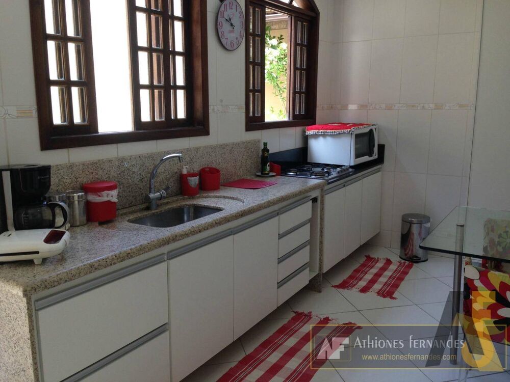 Casa, 3 quartos, 216 m² - Foto 1