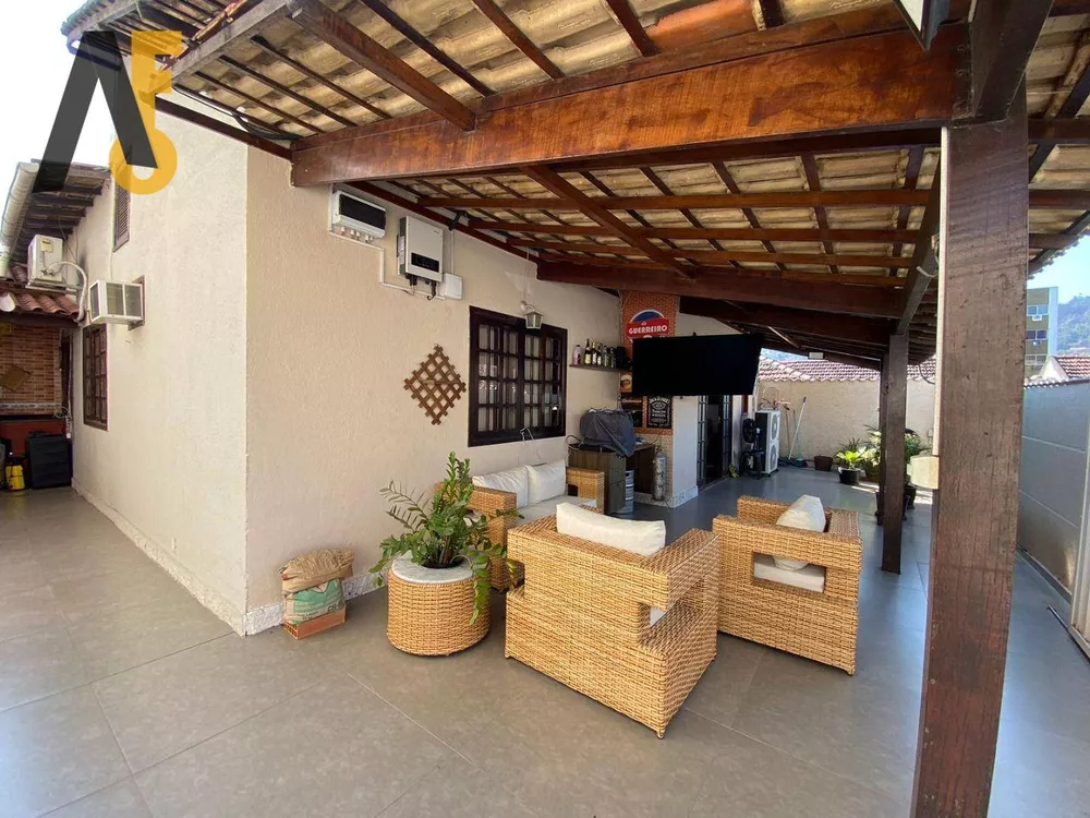 Casa à venda com 3 quartos, 120m² - Foto 1