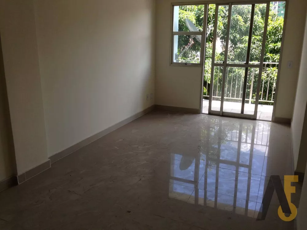 Apartamento à venda com 2 quartos, 60m² - Foto 3