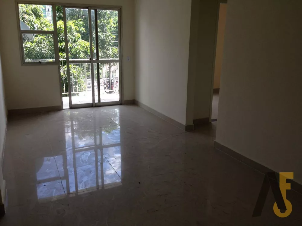 Apartamento à venda com 2 quartos, 60m² - Foto 2