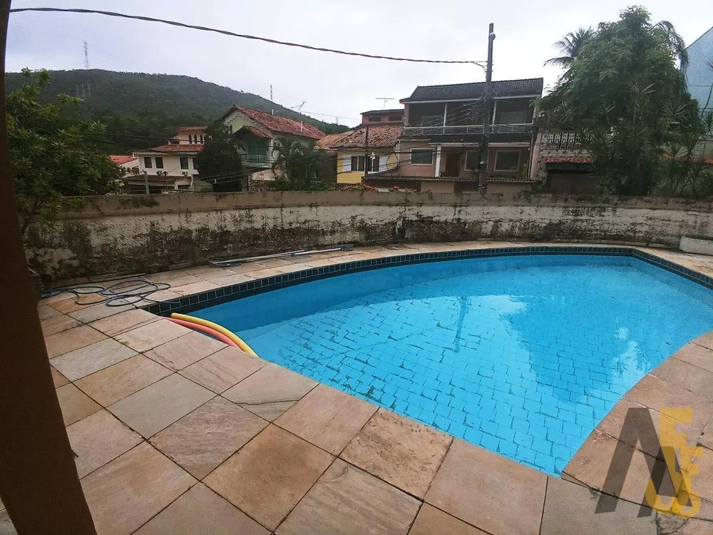 Casa de Condomínio à venda com 5 quartos, 368m² - Foto 2