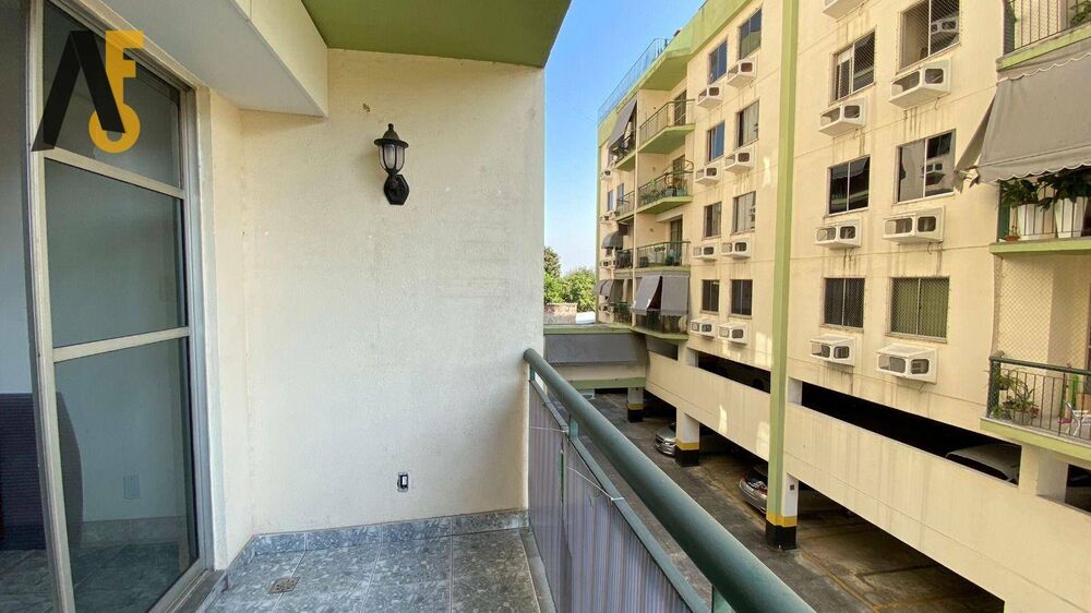 Apartamento à venda com 3 quartos, 75m² - Foto 2