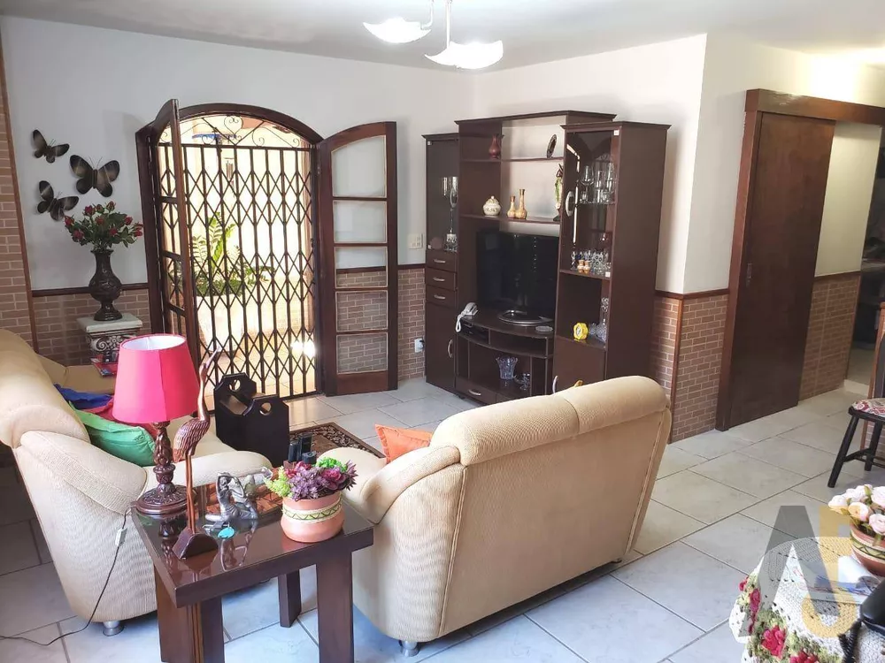 Casa de Condomínio à venda com 4 quartos, 160m² - Foto 2