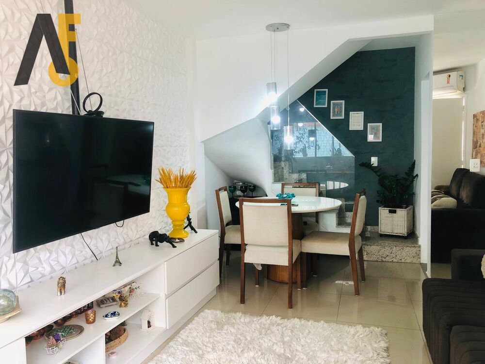 Casa à venda com 3 quartos, 116m² - Foto 1