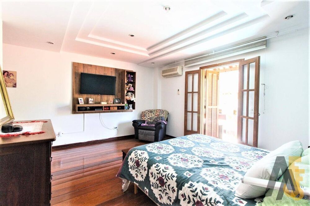 Casa de Condomínio à venda com 5 quartos, 303m² - Foto 19