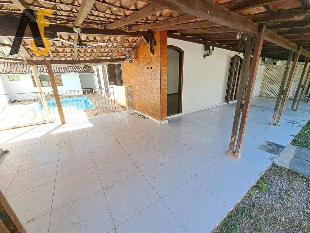 Casa à venda com 3 quartos, 370m² - Foto 4