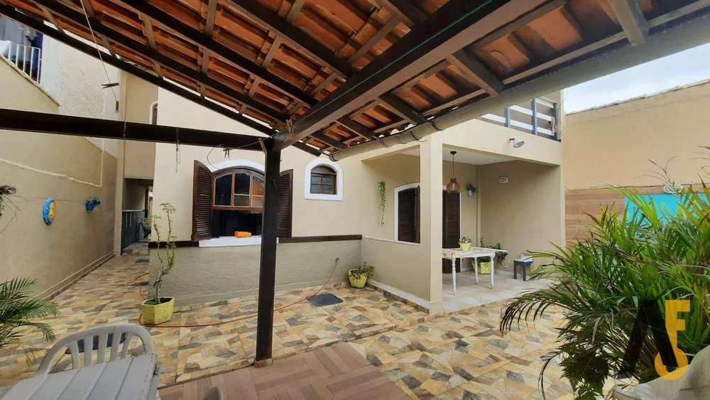 Casa de Condomínio à venda com 4 quartos, 242m² - Foto 3