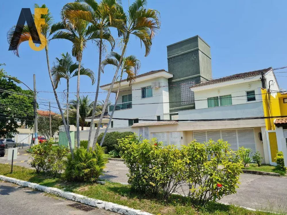 Casa de Condomínio à venda com 4 quartos, 353m² - Foto 2