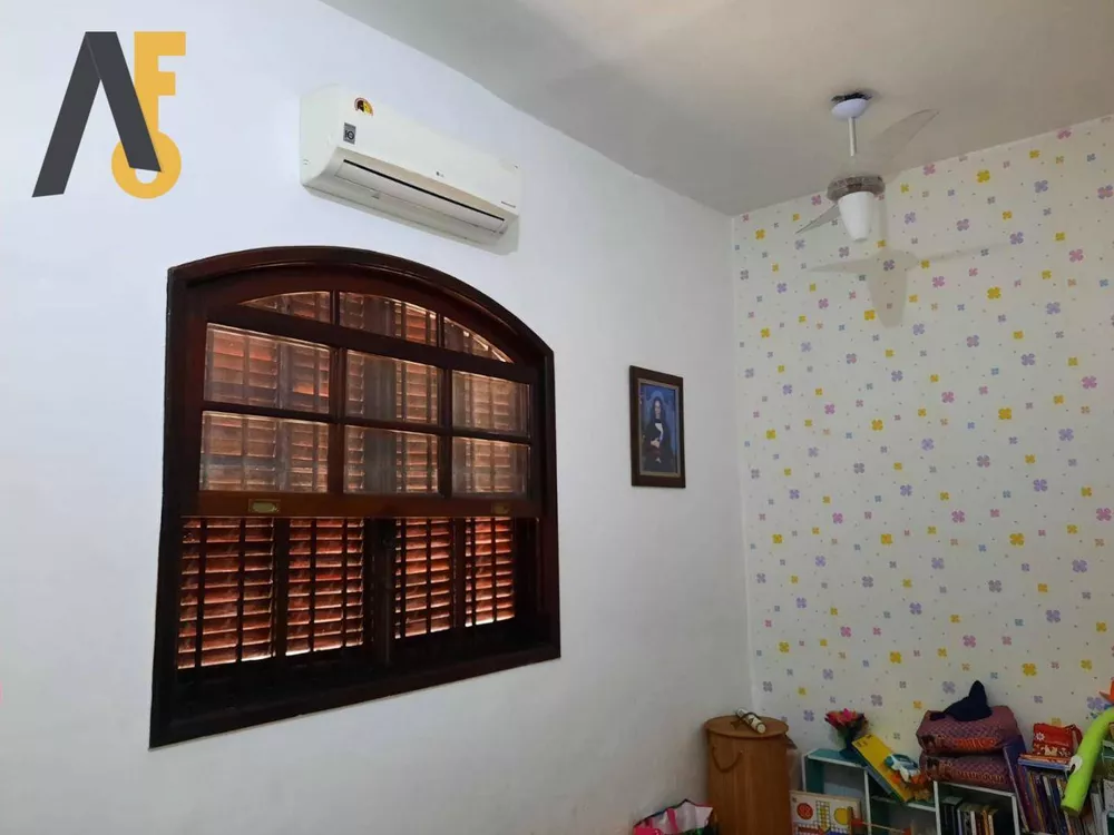 Casa, 3 quartos, 235 m² - Foto 1