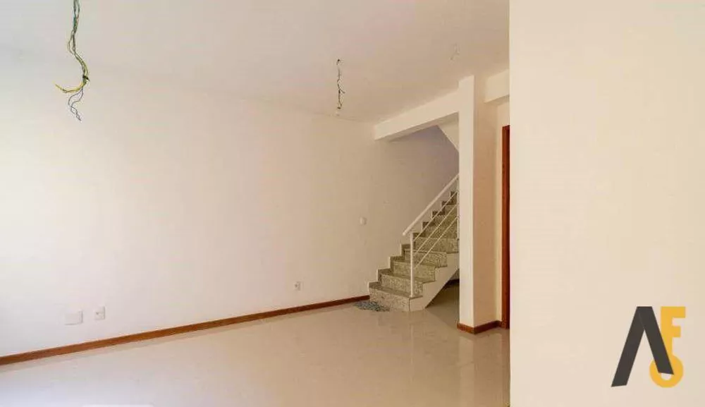 Casa à venda com 3 quartos, 105m² - Foto 4