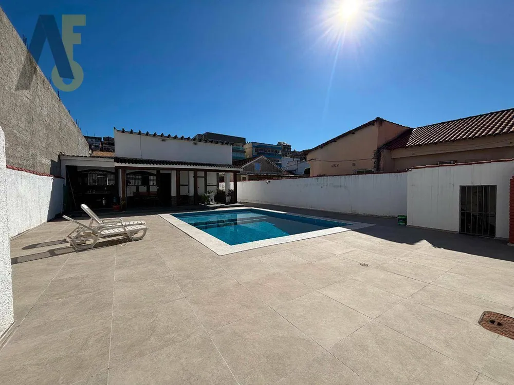 Casa, 3 quartos, 266 m² - Foto 1