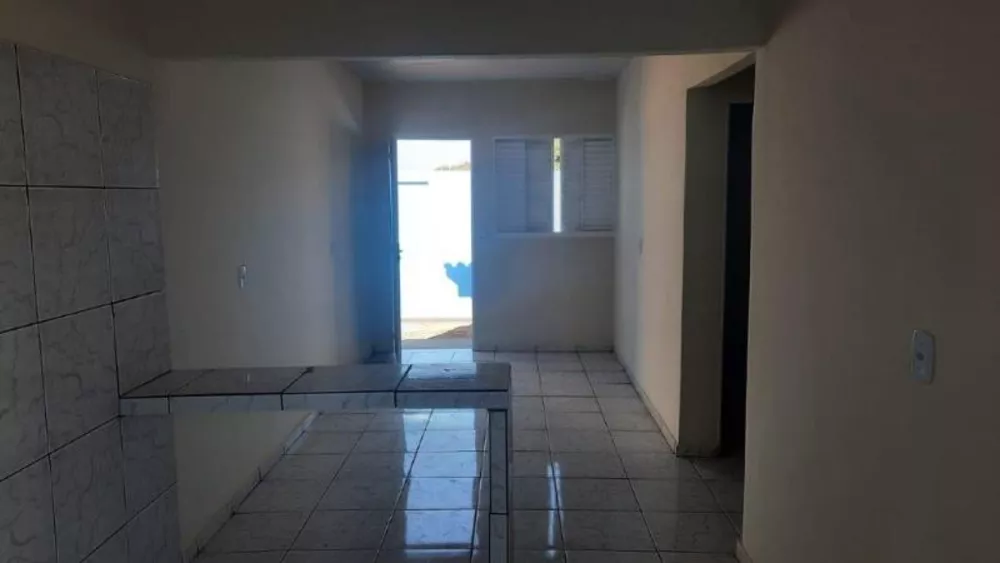 Casa à venda com 2 quartos, 50m² - Foto 3