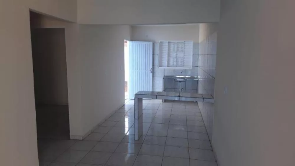 Casa à venda com 2 quartos, 50m² - Foto 2