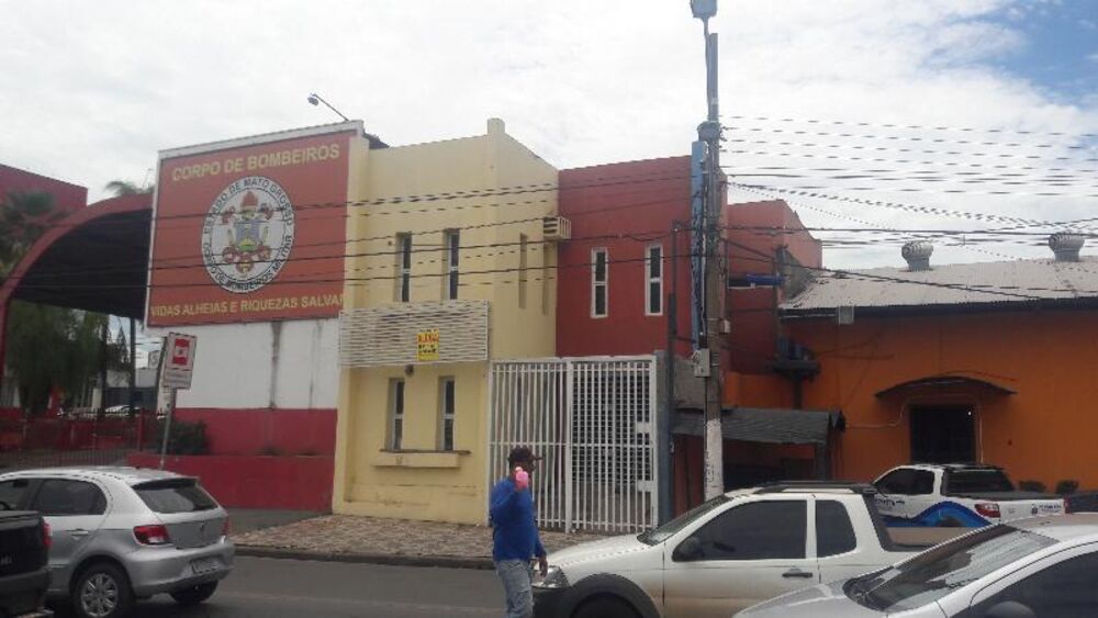 Prédio Inteiro para alugar com 5 quartos, 320m² - Foto 1