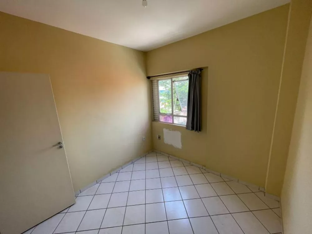 Apartamento à venda com 3 quartos, 81m² - Foto 2