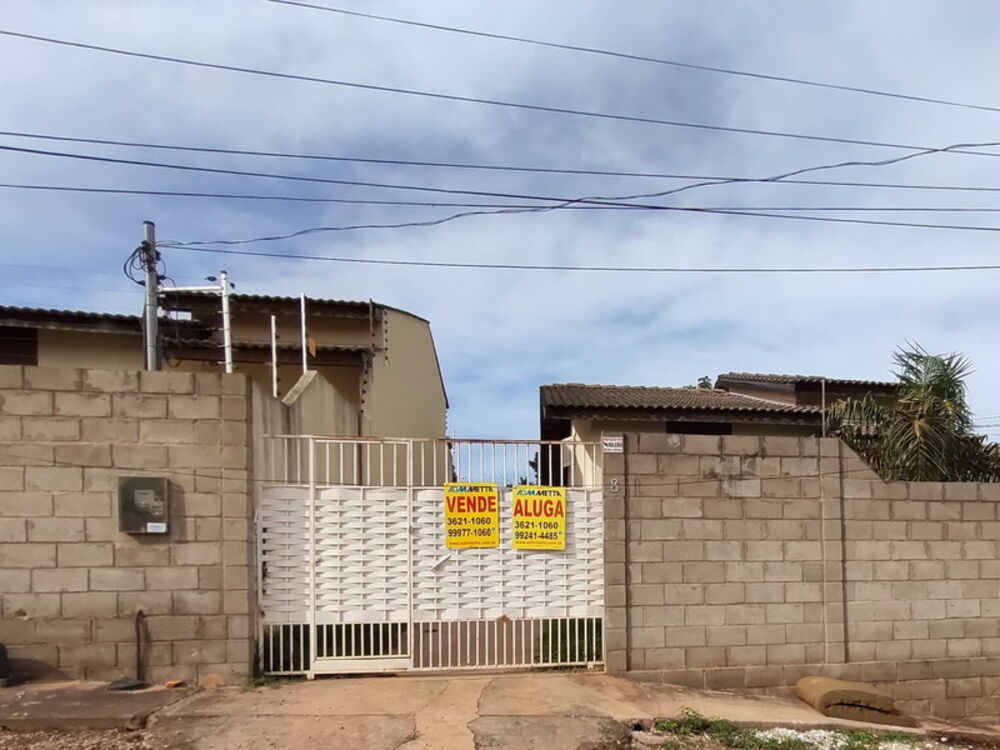 Casa à venda e aluguel com 3 quartos, 66m² - Foto 1