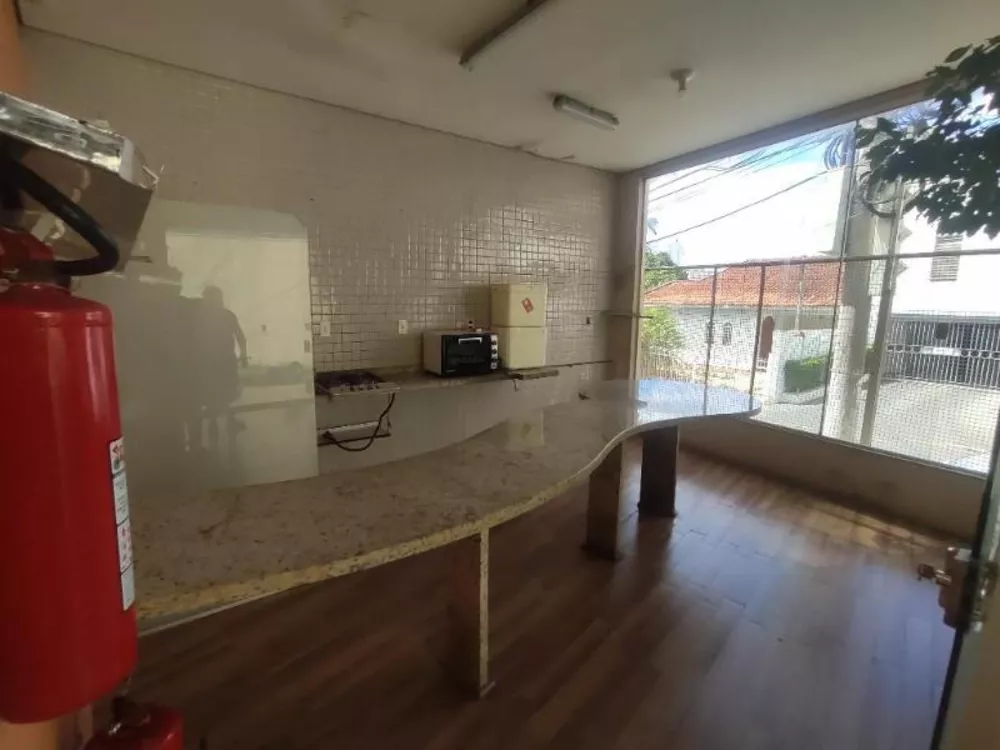 Casa à venda e aluguel com 5 quartos, 373m² - Foto 3