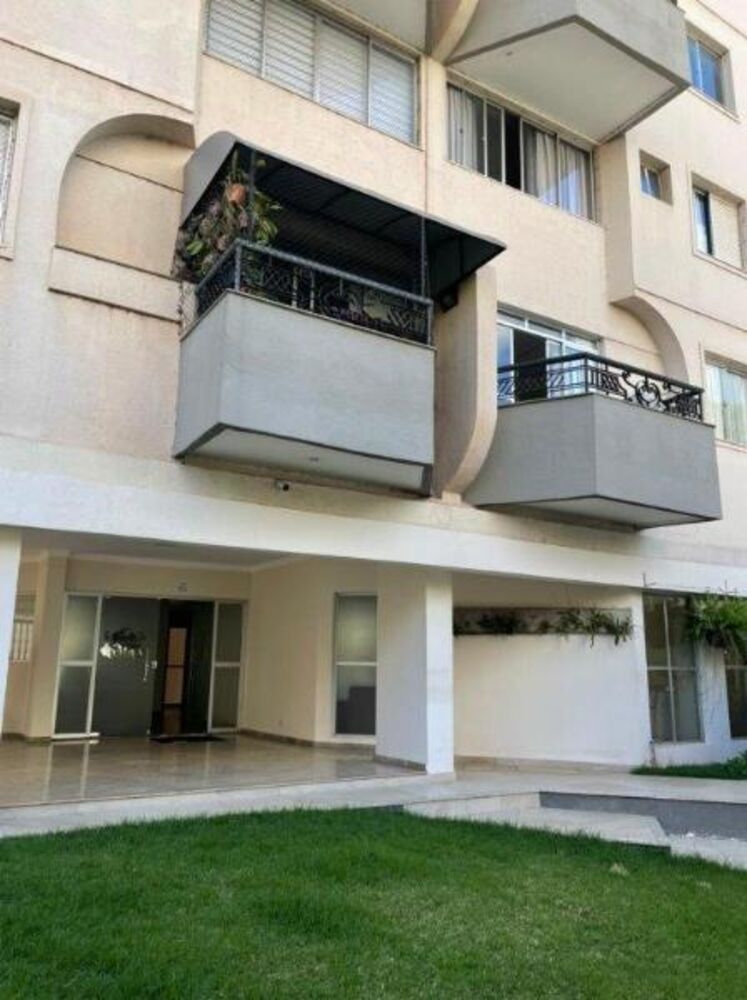 Apartamento à venda com 3 quartos, 253m² - Foto 2