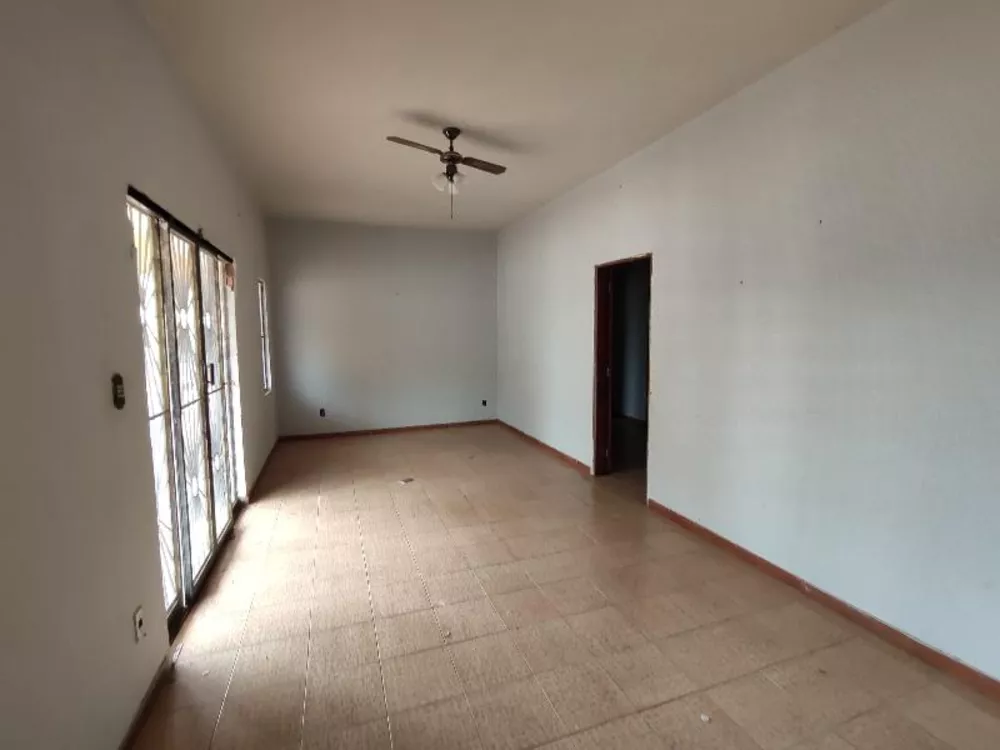 Casa à venda com 5 quartos, 341m² - Foto 6