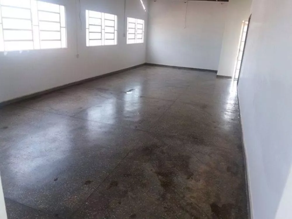 Casa à venda com 2 quartos, 300m² - Foto 3