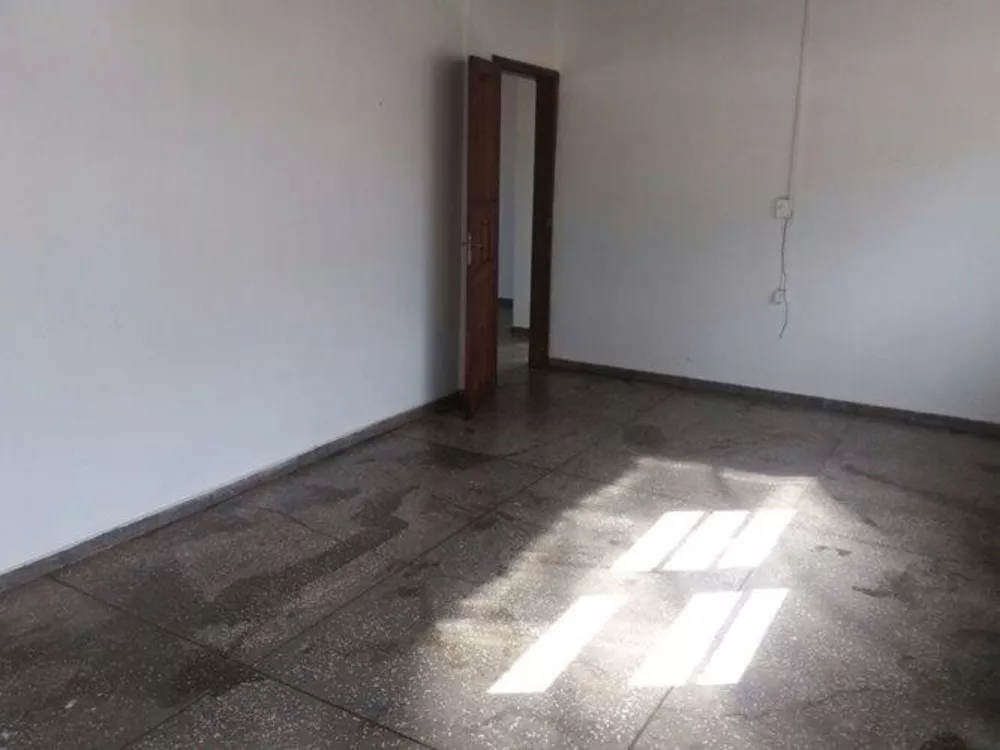 Casa à venda com 2 quartos, 300m² - Foto 4