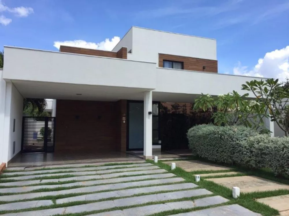 Casa à venda com 4 quartos, 300m² - Foto 1