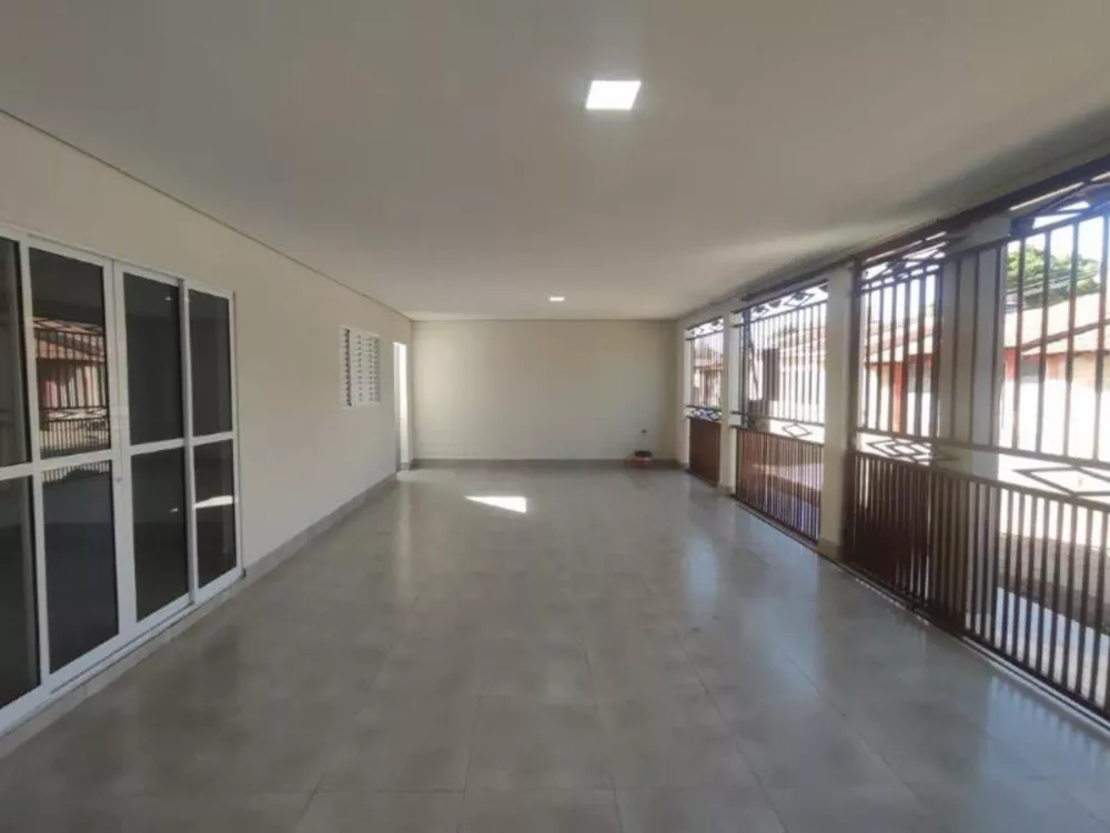 Casa à venda com 3 quartos, 60m² - Foto 2