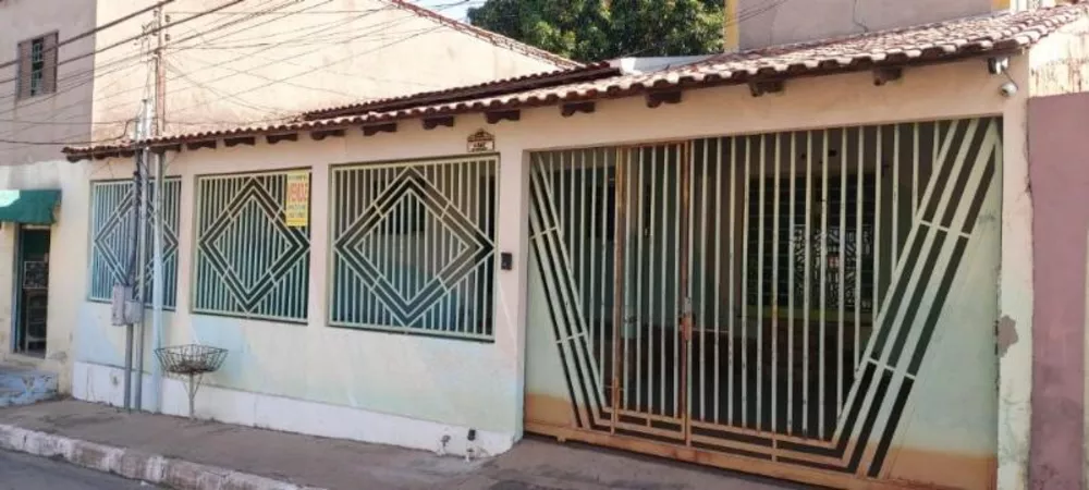 Casa à venda com 6 quartos, 150m² - Foto 2