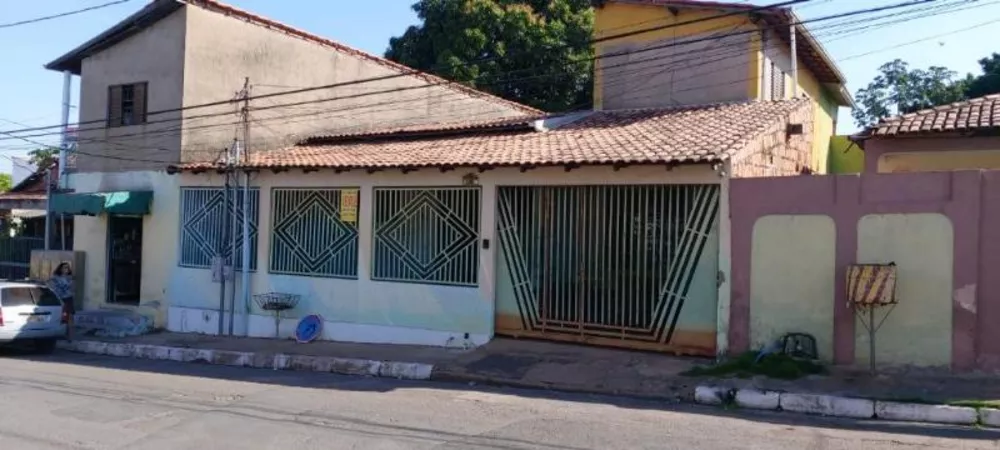 Casa à venda com 6 quartos, 150m² - Foto 1