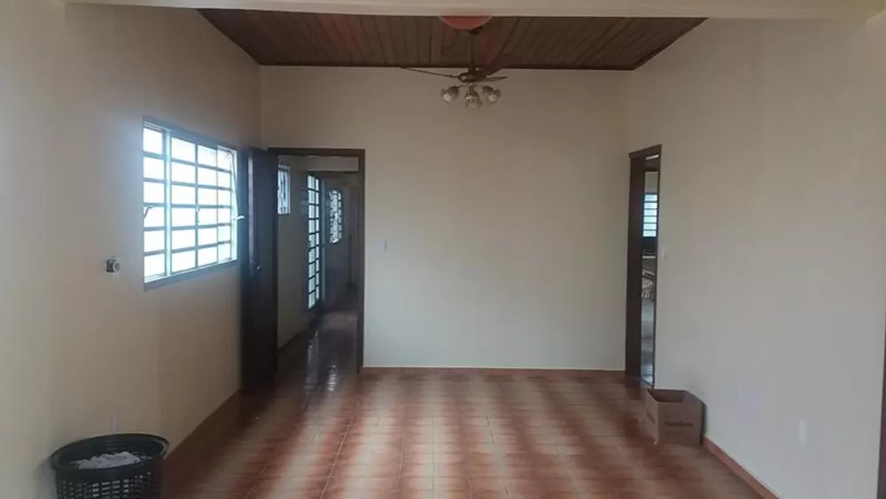 Casa à venda com 3 quartos, 140m² - Foto 1