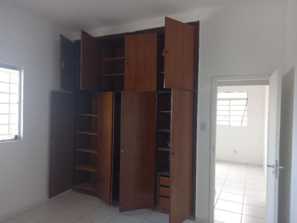 Casa para alugar com 5 quartos, 203m² - Foto 11