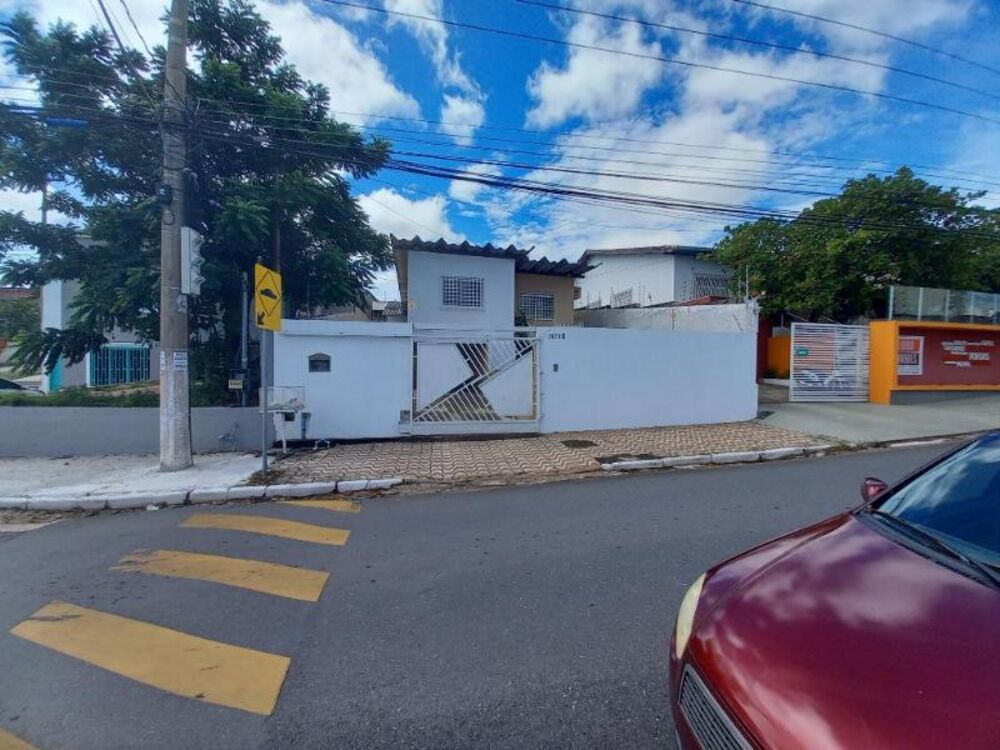 Casa para alugar com 5 quartos, 203m² - Foto 2
