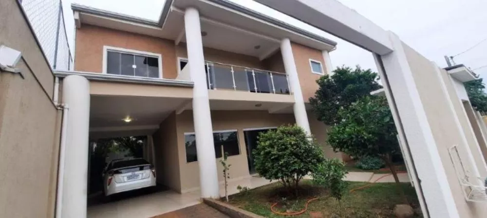 Casa à venda com 3 quartos, 300m² - Foto 1