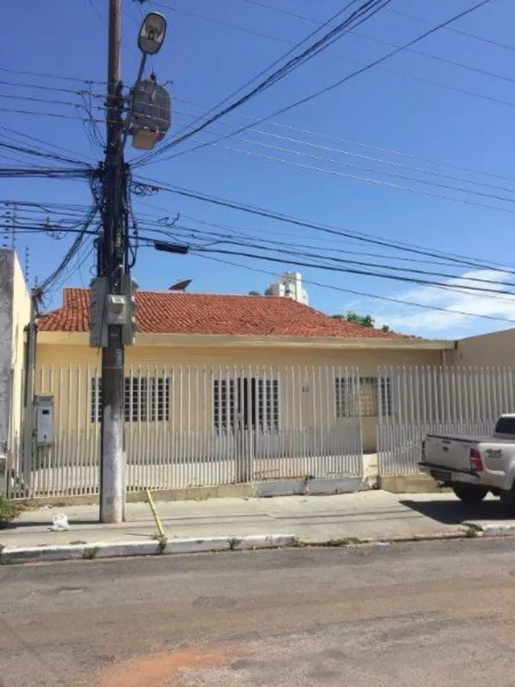 Casa à venda com 8 quartos, 340m² - Foto 1