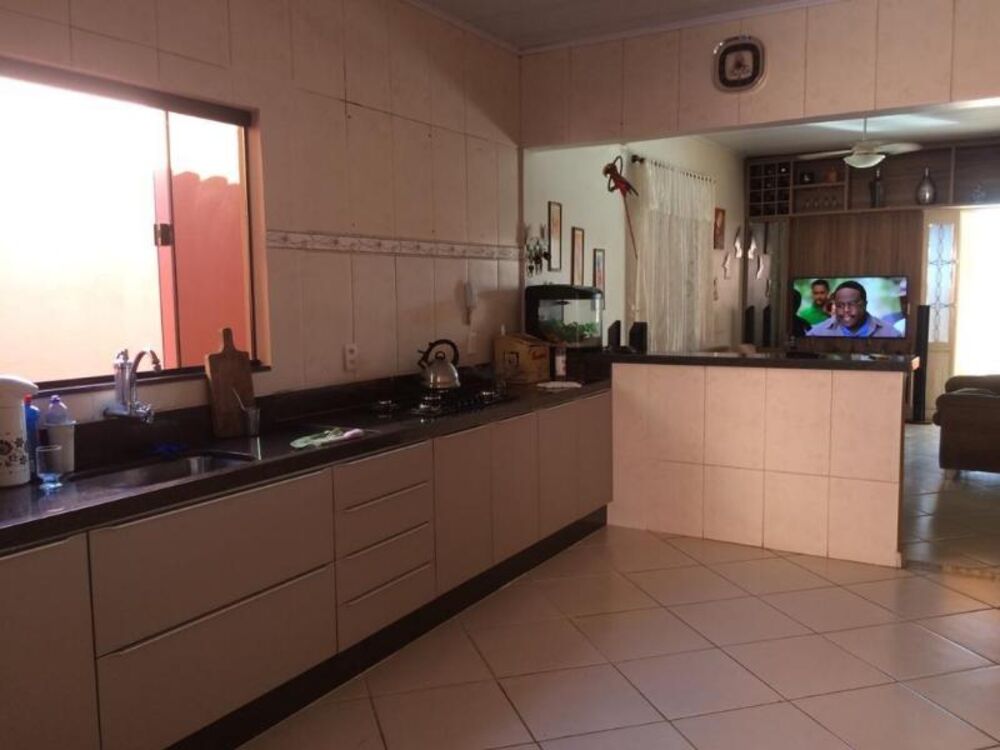 Casa para alugar com 2 quartos, 160m² - Foto 9