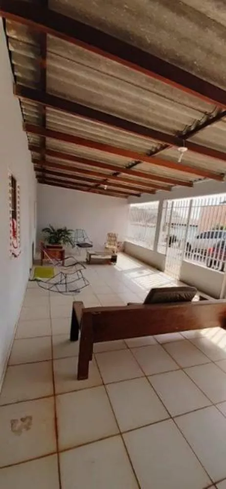 Casa à venda com 3 quartos, 156m² - Foto 1