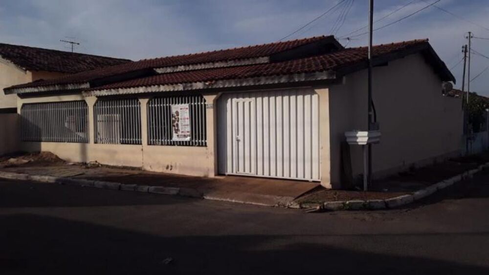 Casa à venda com 3 quartos - Foto 1