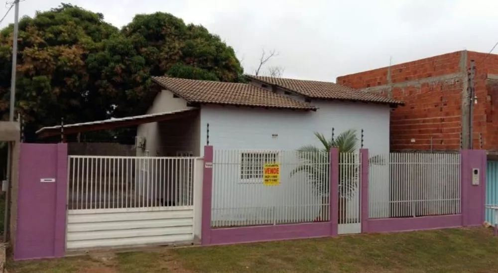 Casa à venda com 2 quartos, 100m² - Foto 1