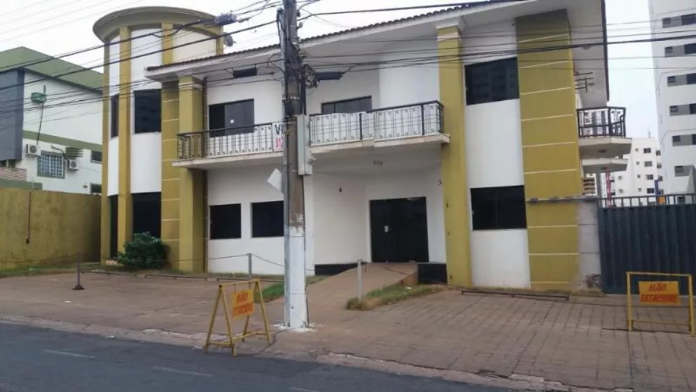 Casa à venda com 8 quartos, 635m² - Foto 2