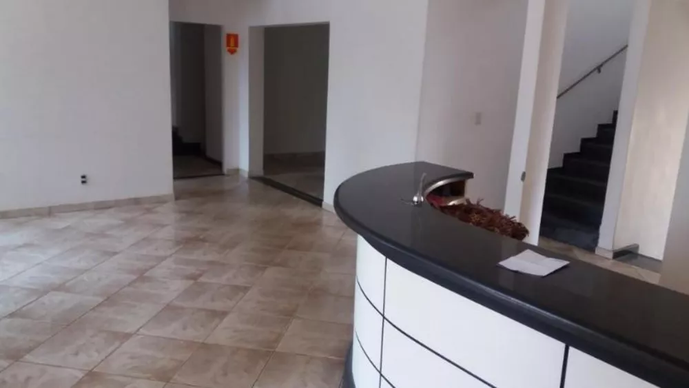 Casa à venda com 8 quartos, 635m² - Foto 3