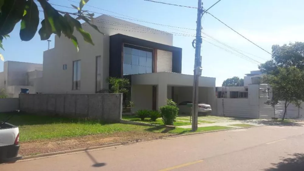 Casa à venda com 4 quartos, 300m² - Foto 1