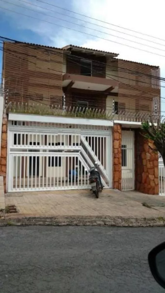 Prédio Inteiro à venda e aluguel com 14 quartos, 291m² - Foto 1