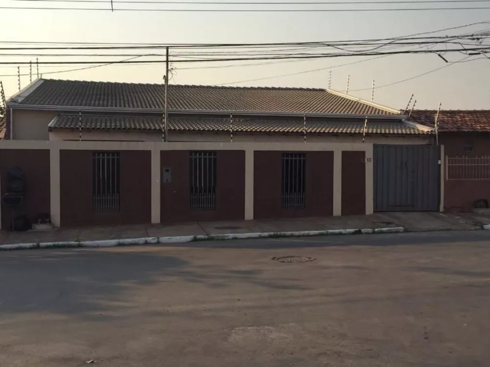 Casa à venda com 4 quartos, 260m² - Foto 1