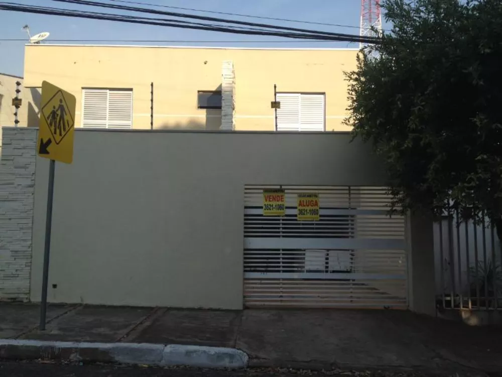 Casa à venda com 4 quartos, 210m² - Foto 2