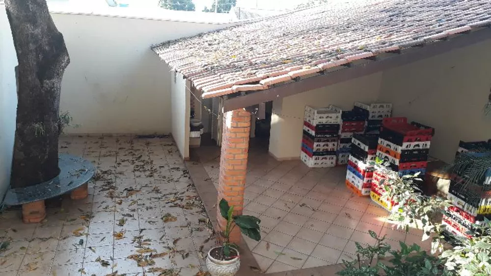 Casa à venda com 4 quartos, 210m² - Foto 4