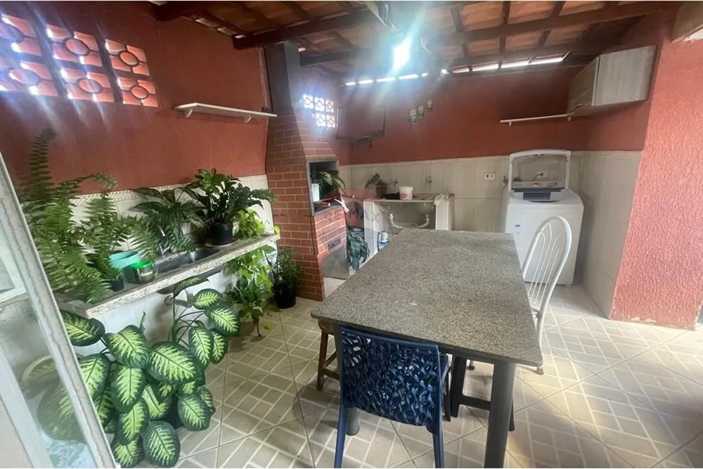 Casa, 3 quartos, 218 m² - Foto 2