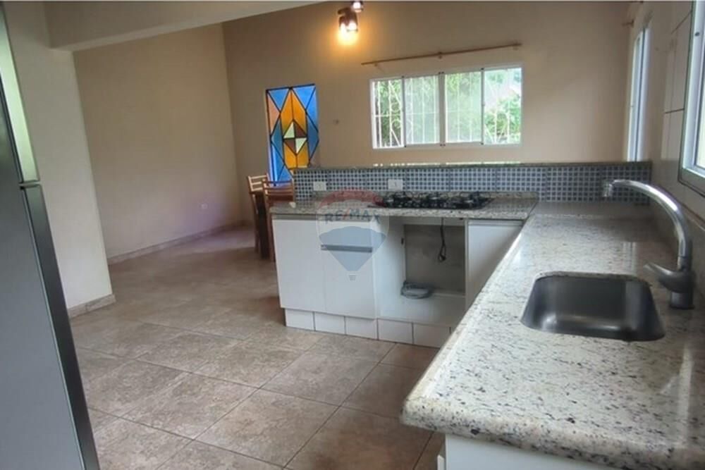 Casa de Condomínio à venda com 2 quartos, 150m² - Foto 3